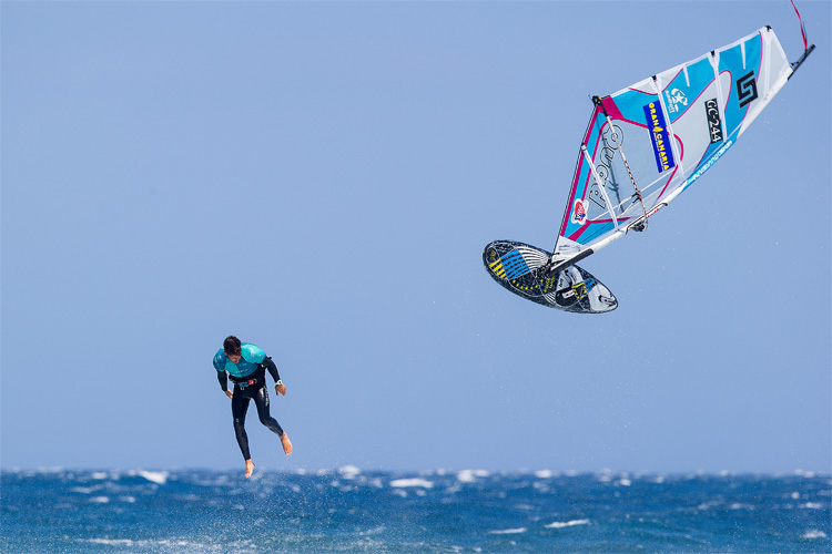 Windsurfing: watch the most epic fails, the most painful crashes, and the most dangerous wipeouts | Photo: Carter/PWA