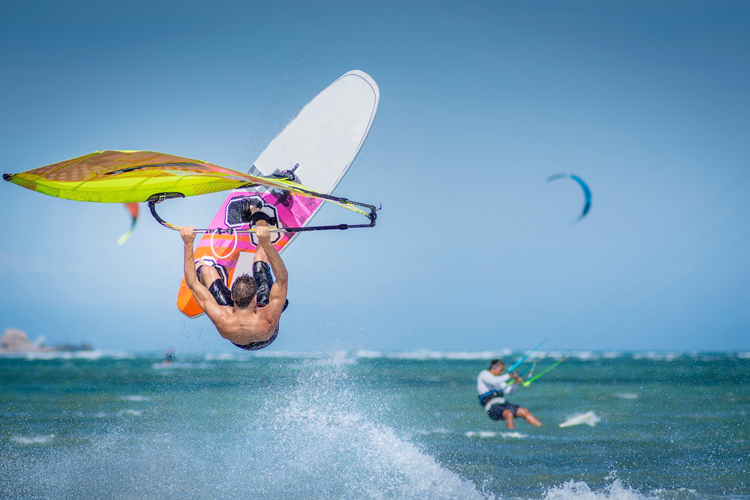 Windsurfing and kitesurfing: common sense rules help avoid accidents | Photo: Shutterstock