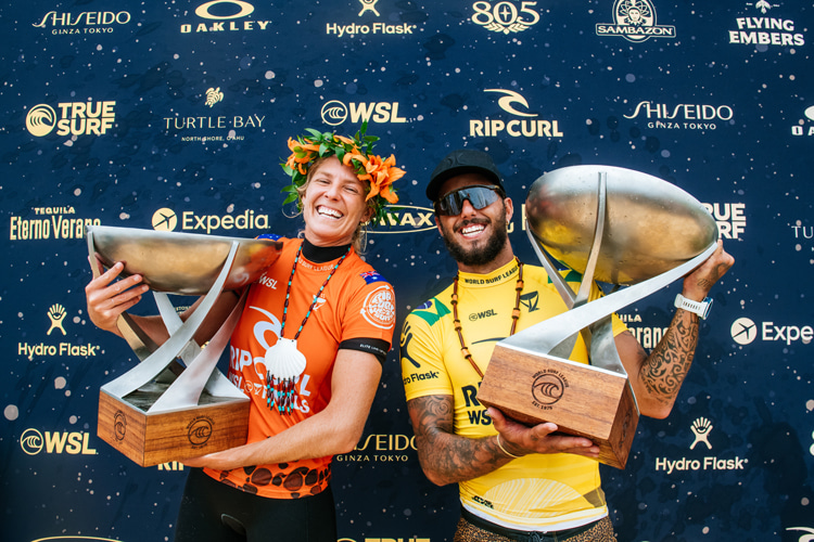 Stephanie Gilmore and Filipe Toledo: they wrote history in surfing in 2022 | Photo: WSL