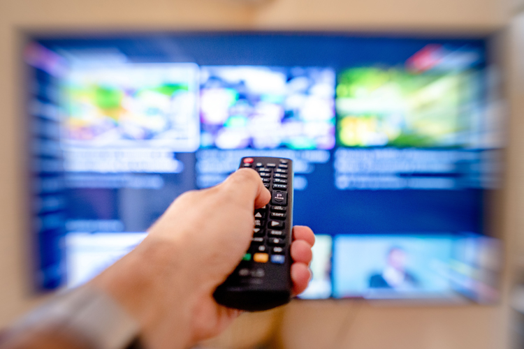 Zapping: surfing the TV channels using a remote control | Photo: Pidvalnyi/Creative Commons